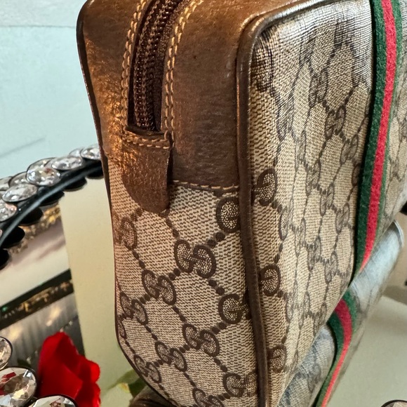 Authentic Gucci Clutch - Picture 4 of 9